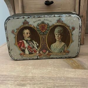 Vintage Commemorative Tin Silver Jubilee King George V & Queen Mary Vintage